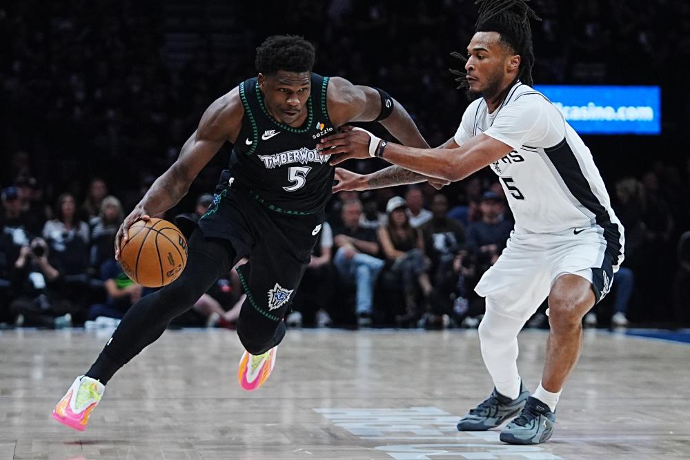 布泽尔状元稳了 大一数据全面超越弗拉格 名嘴忧虑其能否适应NBA